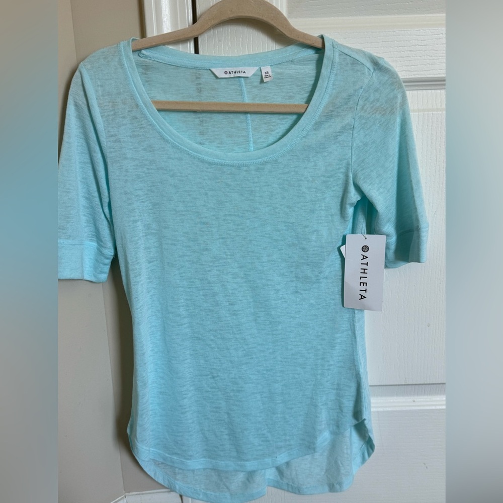 BNWT Athleta Breezey Tee